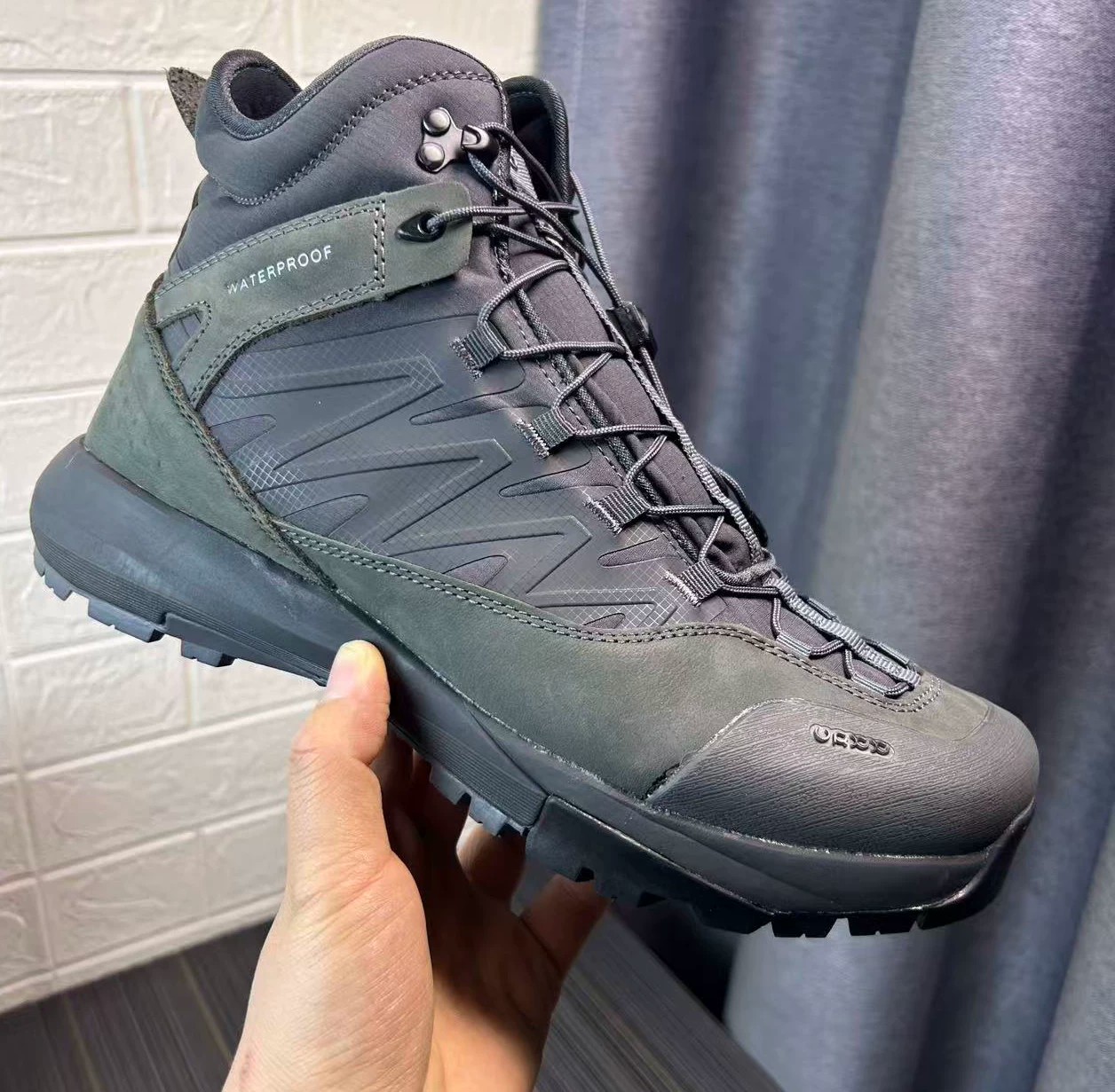 High Top Hiking Leather Shoes  - Hunting Outdoor Wear review and price